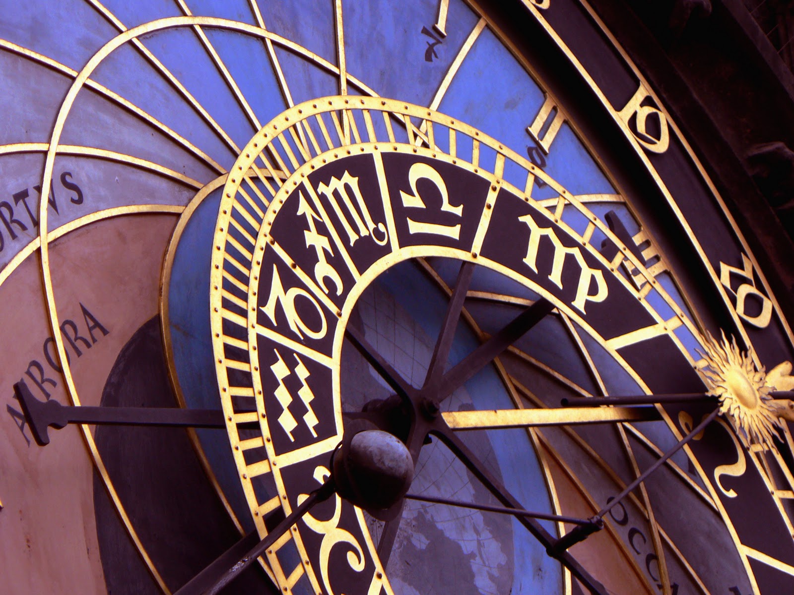 astrology clock, signs cap, aq, pisces